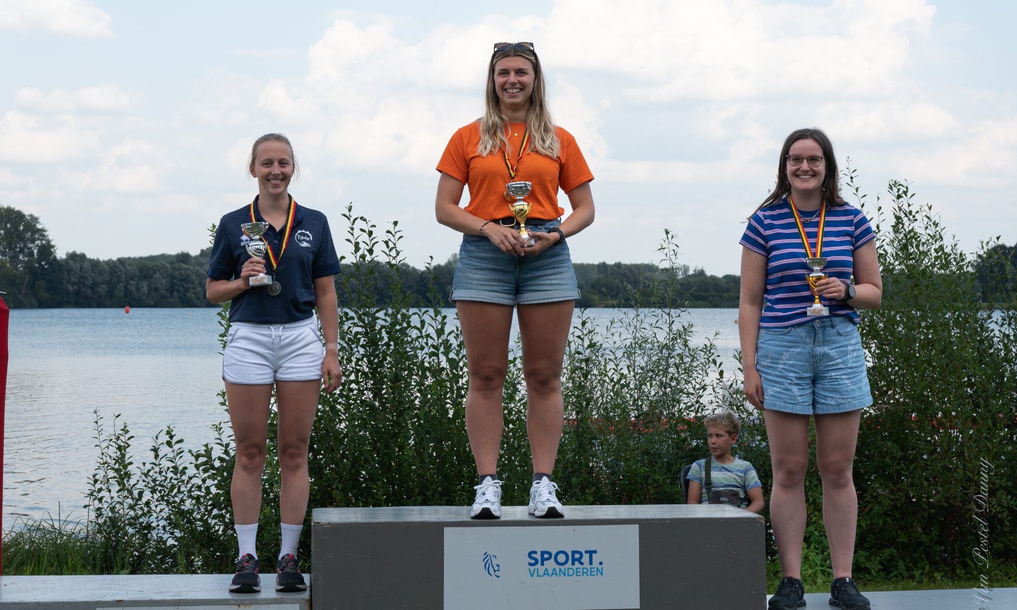 Belgisch kampioene Renka op het podium.